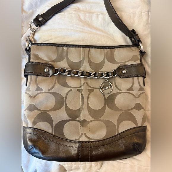 Vintage Coach Signature Crossbody Shoulder Bag in Khaki/Brown - Picture 4 of 11